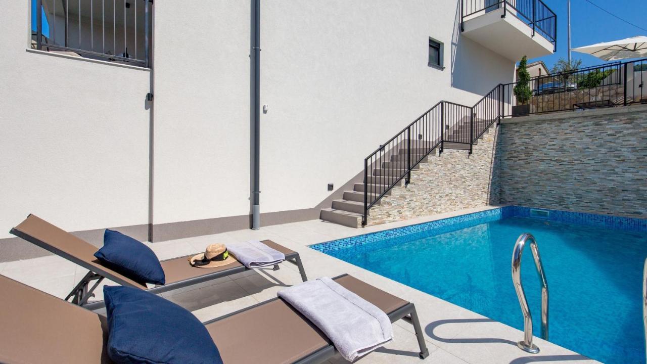 Apartments Villa Frankola With Swimming Pool Crikvenica Zewnętrze zdjęcie